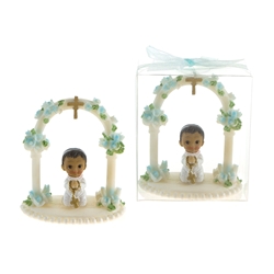 Mega Favors - Ethnic Toddler Praying Under Arch in Clear Box - Blue