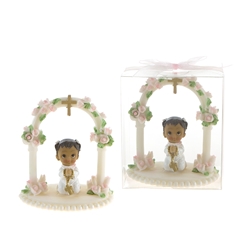 Mega Favors - Ethnic Toddler Praying Under Arch in Clear Box - Pink